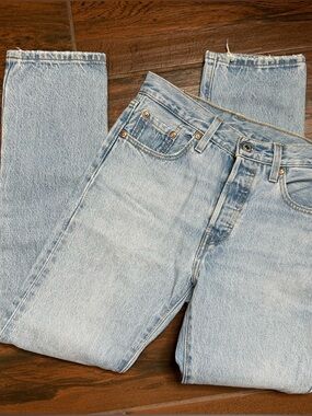Levi’s Premium Light Wash Straight Leg Denim Jeans Women’s Size 25